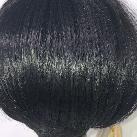 NEW Signature Look Wig 1B/745 ~W025 - Picture 11 of 15